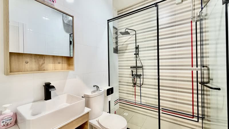 420A Northshore Drive, 420A Northshore Drive, 3 Bedrooms, 1,022 sqft, HDB Flat For Sale, by Kevin Tang, 500167387 - Bathroom - PropertyGuru.com.sg