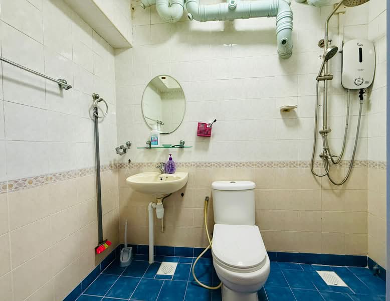 692A Choa Chu Kang Crescent, 692A Choa Chu Kang Crescent, 3 Bedrooms, 969 sqft, HDB Flat For Rent, by Faisal (Ryan MD), 500167405 - Bathroom - PropertyGuru.com.sg