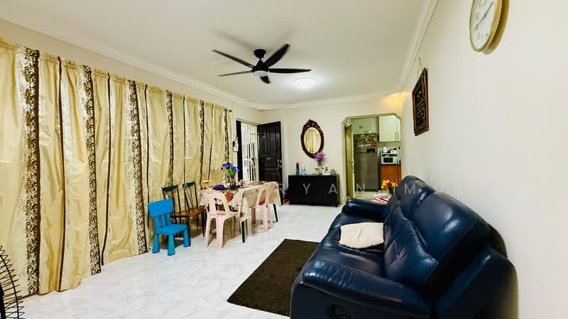 692A Choa Chu Kang Crescent, 692A Choa Chu Kang Crescent, 3 Bedrooms, 969 sqft, HDB Flat For Rent, by Faisal (Ryan MD), 500167405 - Living Room - PropertyGuru.com.sg