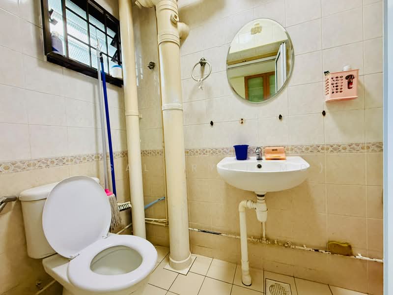 692A Choa Chu Kang Crescent, 692A Choa Chu Kang Crescent, 3 Bedrooms, 969 sqft, HDB Flat For Rent, by Faisal (Ryan MD), 500167405 - Bathroom - PropertyGuru.com.sg
