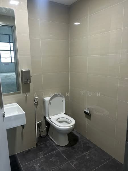 HH @ Kallang, 55 Kallang Pudding Road, 3,563 sqft, Light Industrial (B1) For Sale, by Watson Poh, 500167411 - Bathroom - CommercialGuru.com.sg