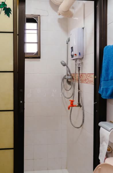 542 Woodlands Drive 16, 542 Woodlands Drive 16, 3 Bedrooms, 1,302 sqft, HDB Flat For Sale, by Ed Mika @ Jadehomes, 500167422 - Master Bathroom - PropertyGuru.com.sg