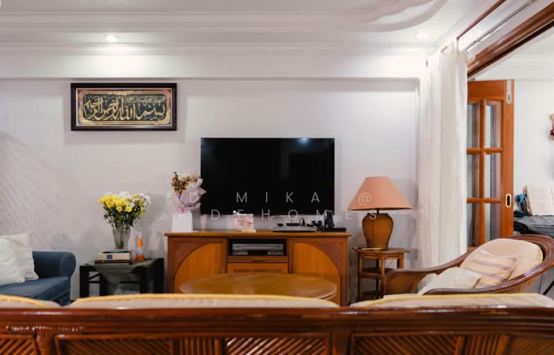 542 Woodlands Drive 16, 542 Woodlands Drive 16, 3 Bedrooms, 1,302 sqft, HDB Flat For Sale, by Ed Mika @ Jadehomes, 500167422 - Living Room - PropertyGuru.com.sg