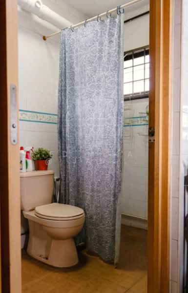 542 Woodlands Drive 16, 542 Woodlands Drive 16, 3 Bedrooms, 1,302 sqft, HDB Flat For Sale, by Ed Mika @ Jadehomes, 500167422 - Bathroom - PropertyGuru.com.sg