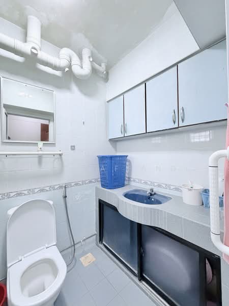 276A Jurong West Street 25, 276A Jurong West Street 25, 3 Bedrooms, 947 sqft, HDB Flat For Sale, by Zaki Affandi, 500167447 - Bathroom - PropertyGuru.com.sg