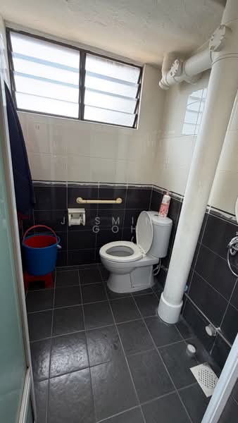 81 Bedok North Road, 81 Bedok North Road, 3 Bedrooms, 980 sqft, HDB Flat For Sale, by Jasmine Goh, 500167448 - Bathroom - PropertyGuru.com.sg