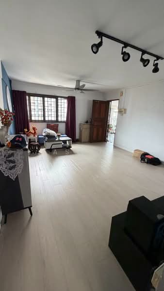 81 Bedok North Road, 81 Bedok North Road, 3 Bedrooms, 980 sqft, HDB Flat For Sale, by Jasmine Goh, 500167448 - Living Room - PropertyGuru.com.sg