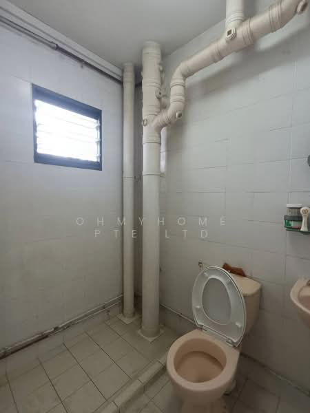 206B Compassvale Lane, 206B Compassvale Lane, 3 Bedrooms, 1,324 sqft, HDB Flat For Sale, by EVON NG, 500167461 - Bathroom - PropertyGuru.com.sg