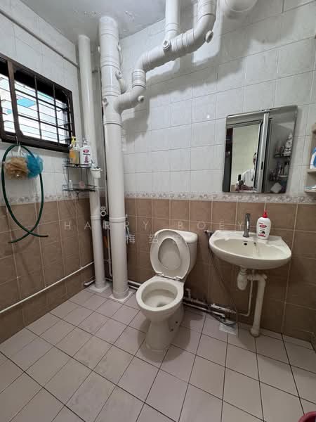 620 Jurong West Street 65, 620 Jurong West Street 65, 3 Bedrooms, 979 sqft, HDB Flat For Sale, by Harry Boey 梅绍国, 500167493 - Bathroom - PropertyGuru.com.sg