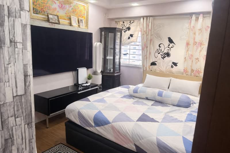 432A Sengkang West Way, 432A Sengkang West Way, 3 Bedrooms, 1,000 sqft, HDB Flat For Sale, by Eric Chey, 500167524 - Bedroom - PropertyGuru.com.sg