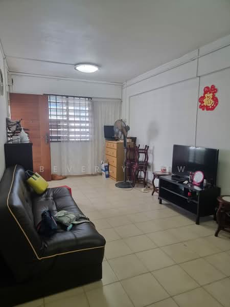 242 Yishun Ring Road, 242 Yishun Ring Road, 2 Bedrooms, 728 sqft, HDB Flat For Sale, by Beverly How, 500167526 - Living Room - PropertyGuru.com.sg
