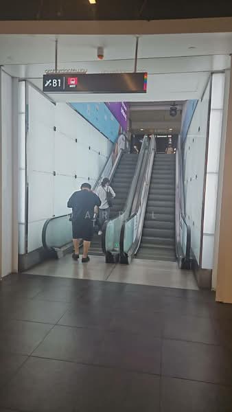 Orchard Gateway, 218 Orchard Road, 1,220 sqft, Other Retail For Rent, by Darryl Tan, 500167550 - Corridor - CommercialGuru.com.sg