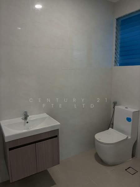 154 Lorong Kismis, Lorong Kismis, 5 Bedrooms, 3,800 sqft, Semi-Detached House For Rent, by WINSTON C.T. WOON, 500167559 - Bathroom - PropertyGuru.com.sg