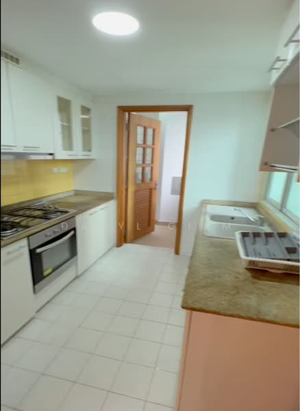 Queens, 16 Stirling Road, Room Rental, 120 sqft, Condominium For Rent, by Daryl Giam, 500167584 - Kitchen - PropertyGuru.com.sg