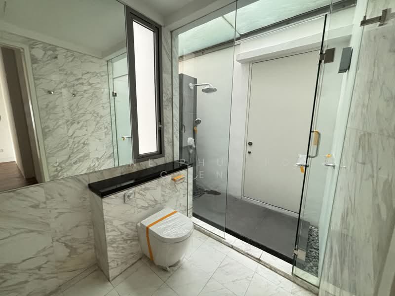 The Abode at Devonshire, 9 Devonshire Road, 3 Bedrooms, 2,723 sqft, Condominium For Sale, by Joanne Phui Fong Chen, 500167590 - Bathroom - PropertyGuru.com.sg