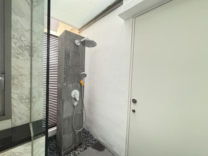 The Abode at Devonshire, 9 Devonshire Road, 3 Bedrooms, 2,723 sqft, Condominium For Sale, by Joanne Phui Fong Chen, 500167590 - Bathroom - PropertyGuru.com.sg