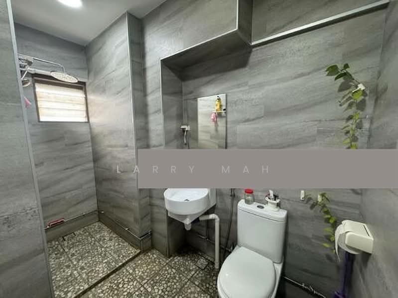 837 Woodlands Street 82, 837 Woodlands Street 82, 1 Bedroom, , HDB Flat For Rent, by Larry Mah, 500167610 - Bathroom - PropertyGuru.com.sg