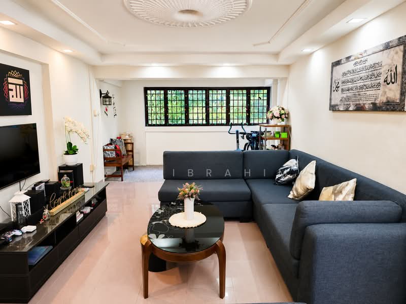 733 Yishun Avenue 5, 733 Yishun Avenue 5, 3 Bedrooms, 1,345 sqft, HDB Flat For Sale, by Fai Ibrahim, 500167615 - Living Room - PropertyGuru.com.sg