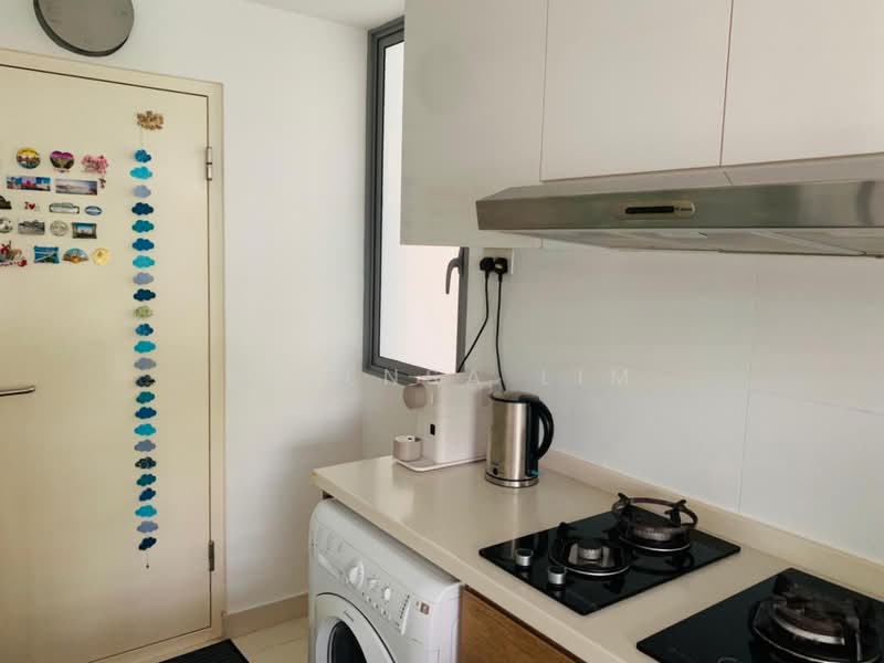 Seastrand, 1 Pasir Ris Link, 2 Bedrooms, 990 sqft, Condominium For Sale, by Kerensa Lim, 500167618 - Kitchen - PropertyGuru.com.sg