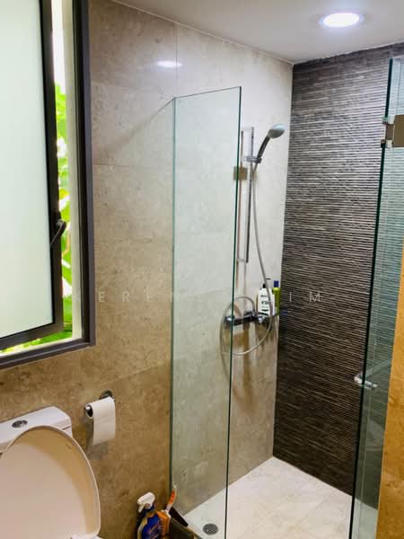Seastrand, 1 Pasir Ris Link, 2 Bedrooms, 990 sqft, Condominium For Sale, by Kerensa Lim, 500167618 - Bathroom - PropertyGuru.com.sg