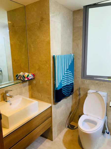 Seastrand, 1 Pasir Ris Link, 2 Bedrooms, 990 sqft, Condominium For Sale, by Kerensa Lim, 500167618 - Bathroom - PropertyGuru.com.sg