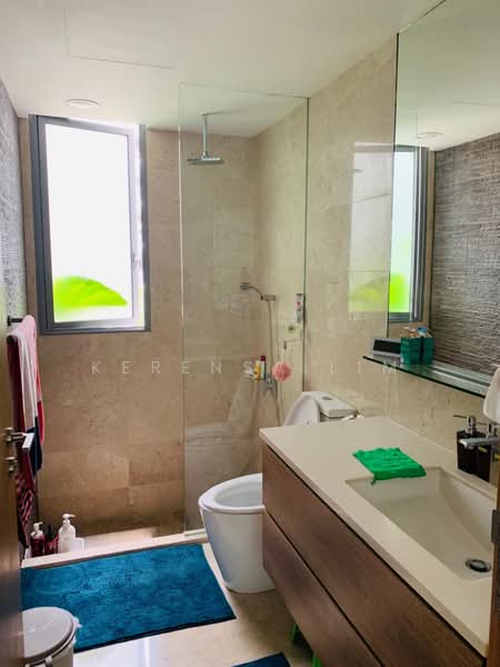 Seastrand, 1 Pasir Ris Link, 2 Bedrooms, 990 sqft, Condominium For Sale, by Kerensa Lim, 500167618 - Bathroom - PropertyGuru.com.sg