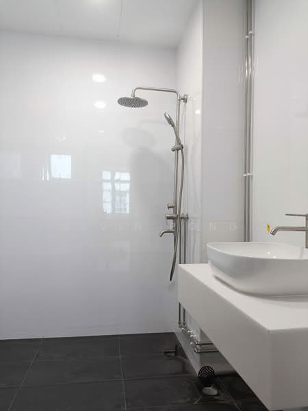 Pinetree Condo, 28 Balmoral park, 3 Bedrooms, 1,206 sqft, Condominium For Rent, by Alvin Pong, 500167623 - Bathroom - PropertyGuru.com.sg