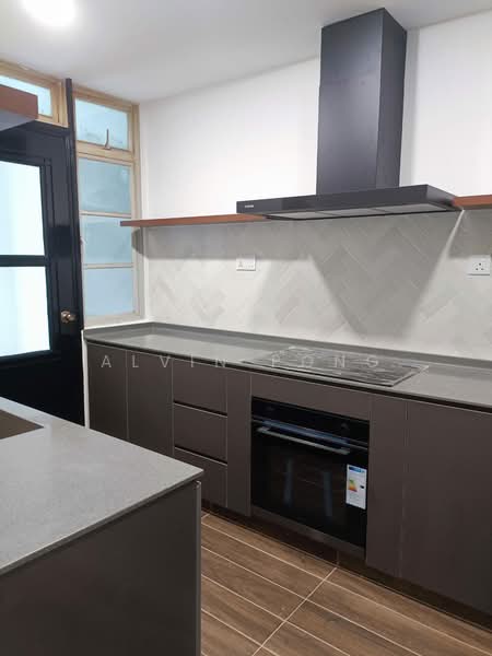 Pinetree Condo, 28 Balmoral park, 3 Bedrooms, 1,206 sqft, Condominium For Rent, by Alvin Pong, 500167623 - Kitchen - PropertyGuru.com.sg