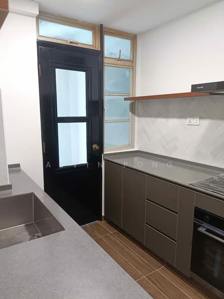 Pinetree Condo, 28 Balmoral park, 3 Bedrooms, 1,206 sqft, Condominium For Rent, by Alvin Pong, 500167623 - Kitchen - PropertyGuru.com.sg