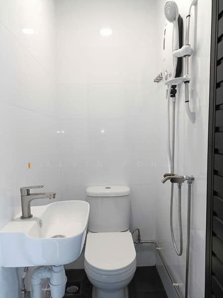 Pinetree Condo, 28 Balmoral park, 3 Bedrooms, 1,206 sqft, Condominium For Rent, by Alvin Pong, 500167623 - Bathroom - PropertyGuru.com.sg