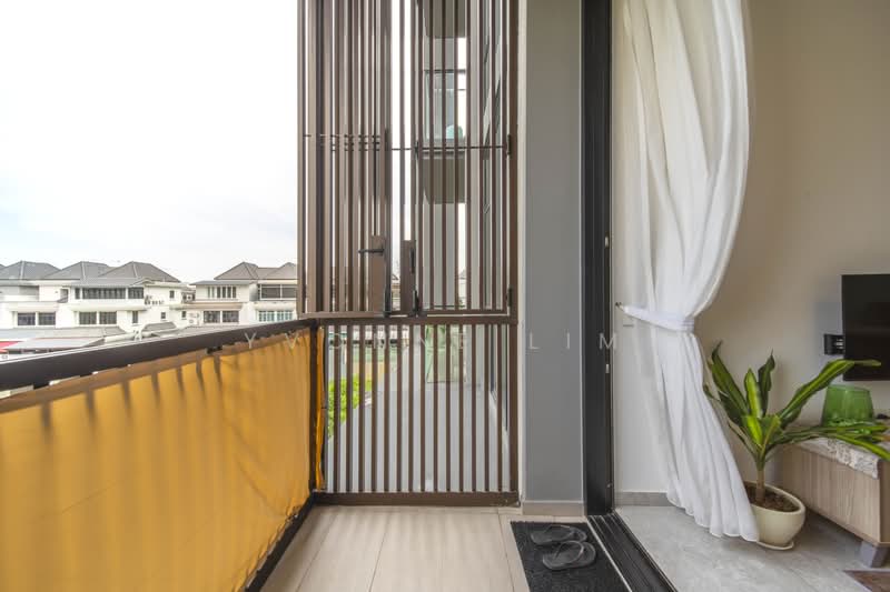 Parc Komo, 959 Upper Changi Road North, 2 Bedrooms, 732 sqft, Condominium For Sale, by Yvonne Lim, 500167626 - Balcony - PropertyGuru.com.sg