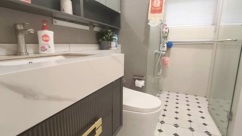 Ecopolitan, 132 Punggol Walk, 4 Bedrooms, 1,195 sqft, Executive Condominium For Sale, by Dennis Lim, 500167641 - Bathroom - PropertyGuru.com.sg