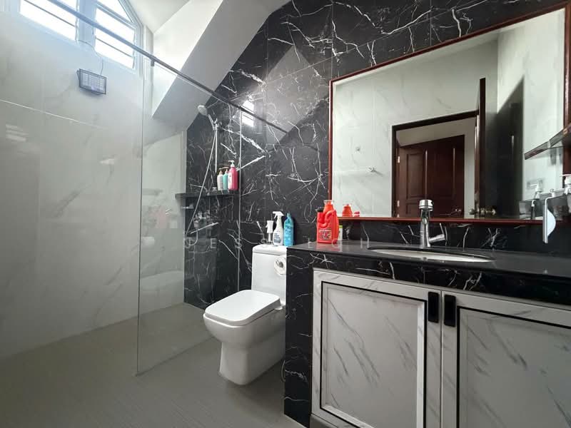 Meragi close, East view garden, 7 Bedrooms, 4,500 sqft, Terraced House For Sale, by Jess Loh, 500167642 - Bathroom - PropertyGuru.com.sg