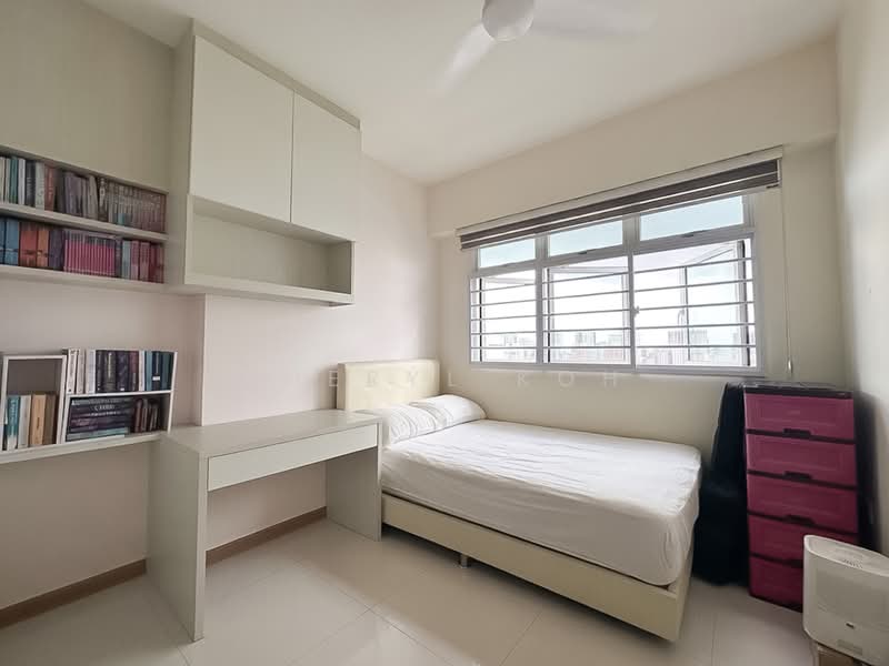 451B Bukit Batok West Avenue 6, 451B Bukit Batok West Avenue 6, 3 Bedrooms, 1,001 sqft, HDB Flat For Sale, by Sheryl Koh, 500167654 - Bedroom - PropertyGuru.com.sg