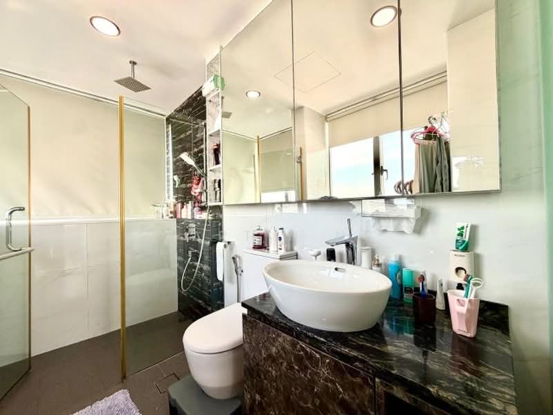 Regency Suites, 36 Kim Tian Road, 3 Bedrooms, 1,421 sqft, Apartment For Sale, by Martin Ng, 500167662 - PropertyGuru.com.sg