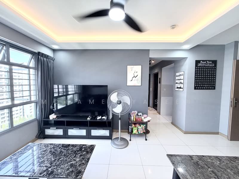 621B Tampines Street 61, 621B Tampines Street 61, 2 Bedrooms, 742 sqft, HDB Flat For Sale, by Mohamed Yaseen, 500167669 - Living Room - PropertyGuru.com.sg