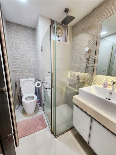 Seletar Springs Condominium, 100 Gerald Drive, 3 Bedrooms, 1,334 sqft, Condominium For Sale, by Eugene Chan, 500167674 - Bathroom - PropertyGuru.com.sg
