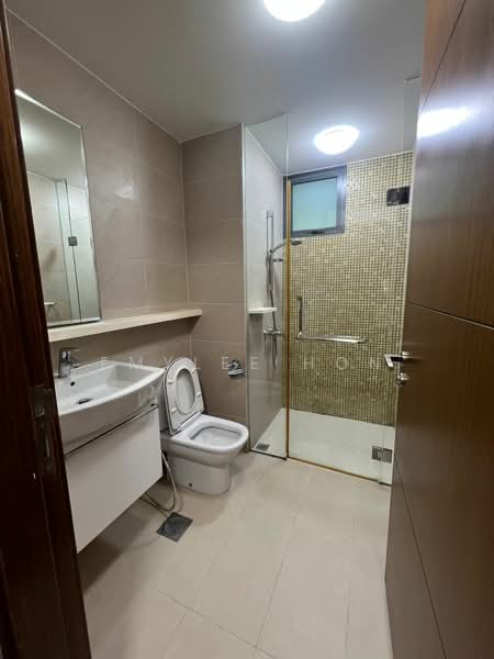 Miltonia Residences, 520 Miltonia Close, 3 Bedrooms, 1,324 sqft, Condominium For Rent, by Emylee Hon, 500167681 - Bathroom - PropertyGuru.com.sg