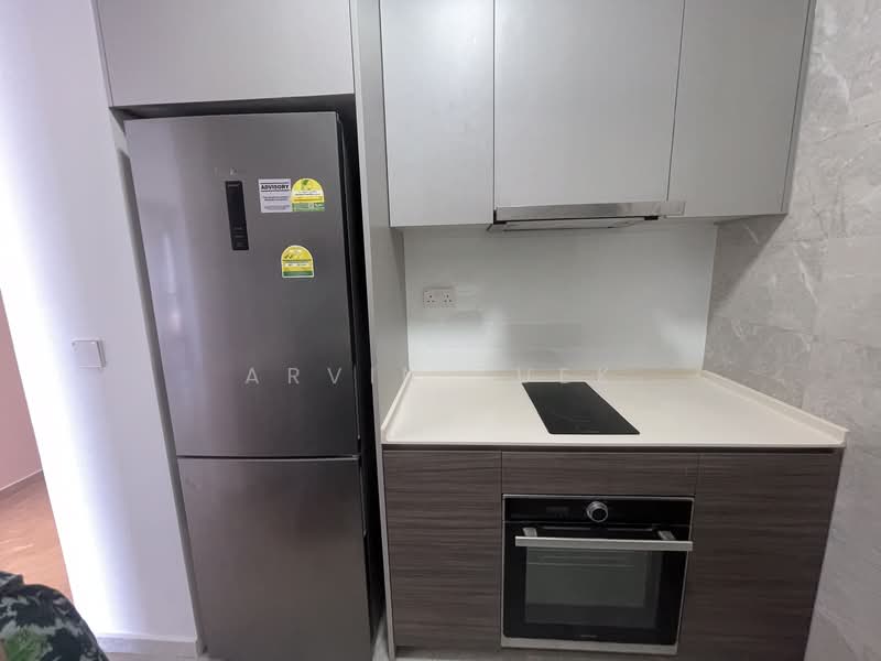 Stirling Residences, 21 Stirling Road, 2 Bedrooms, 678 sqft, Condominium For Rent, by Arvin Kuek, 500167702 - Kitchen - PropertyGuru.com.sg
