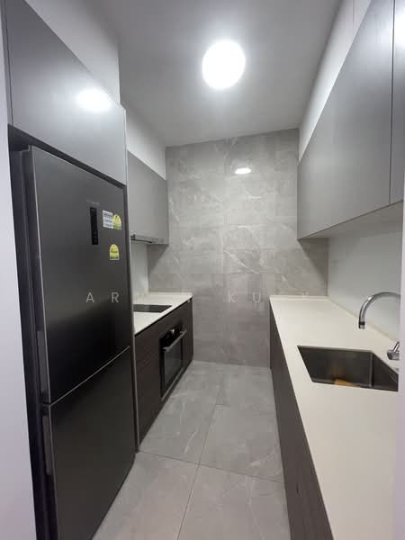 Stirling Residences, 21 Stirling Road, 2 Bedrooms, 678 sqft, Condominium For Rent, by Arvin Kuek, 500167702 - Kitchen - PropertyGuru.com.sg