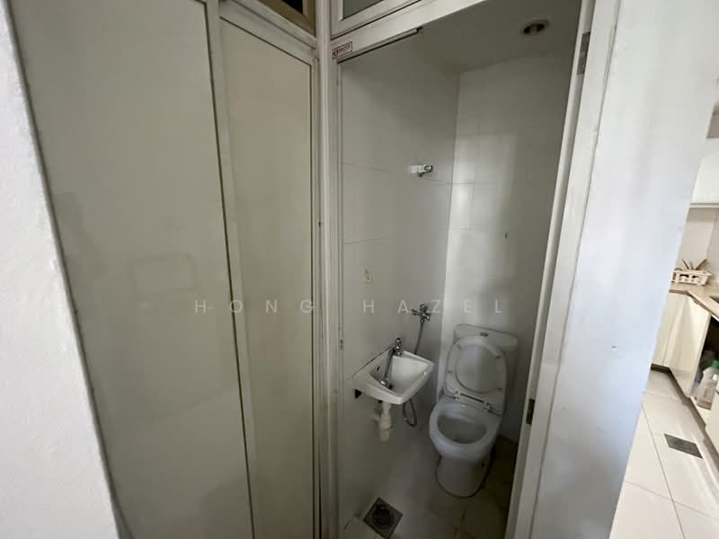 The Centris, 65 Jurong West Central 3, 4 Bedrooms, 1,496 sqft, Apartment For Rent, by Hong Hazel, 500167703 - Bathroom - PropertyGuru.com.sg
