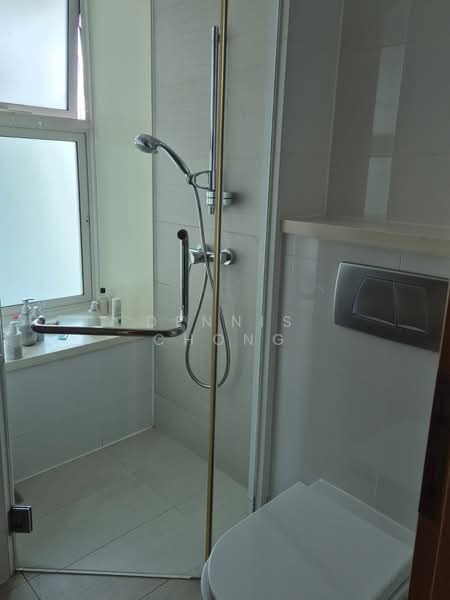 Parc Emily, 7 Mount Emily Road, 2 Bedrooms, 890 sqft, Condominium For Rent, by Dennis Chong, 500167719 - Bathroom - PropertyGuru.com.sg
