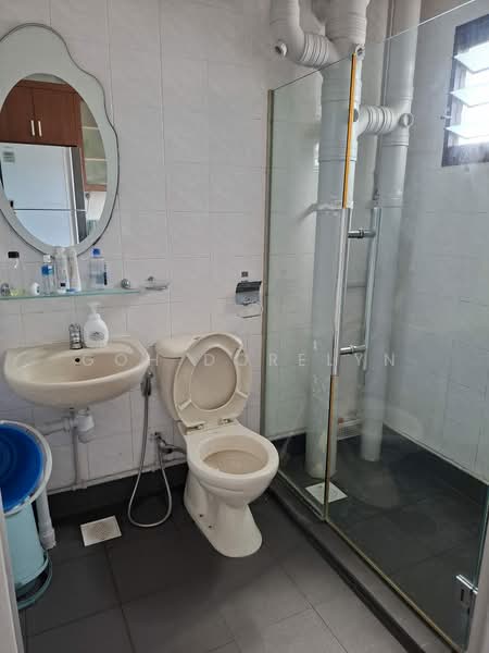 1 Pine Close, 1 Pine Close, Room Rental, 100 sqft, HDB Flat For Rent, by Goh Dorelyn, 500167722 - Bathroom - PropertyGuru.com.sg
