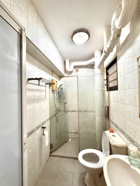654C Jurong West Street 61, 654C Jurong West Street 61, 3 Bedrooms, 1,184 sqft, HDB Flat For Sale, by Davon Chai 蔡忠伦, 500167761 - Bathroom - PropertyGuru.com.sg