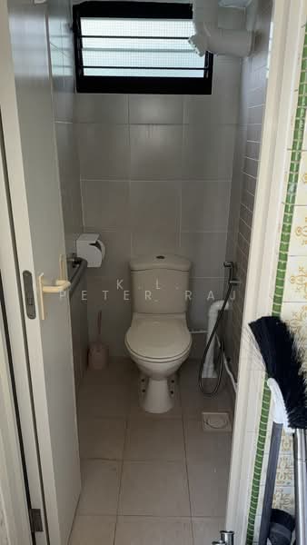 2 Tanjong Pagar Plaza, 2 Tanjong Pagar Plaza, Room Rental, 380 sqft, HDB Flat For Rent, by K.L. Peter Raj, 500167765 - Bathroom - PropertyGuru.com.sg