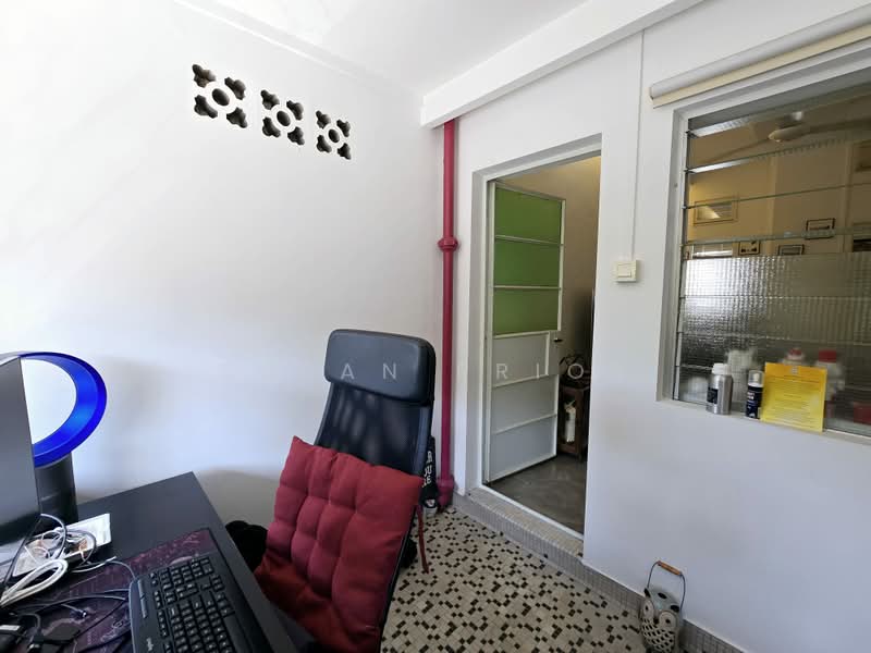 Rare 3 Bed Tiong Bahru, Tiong Poh, Tiong Bahru Road, 3 Bedrooms, 965 sqft, Walk-up Apartment For Rent, by Susan Prior, 500167773 - PropertyGuru.com.sg
