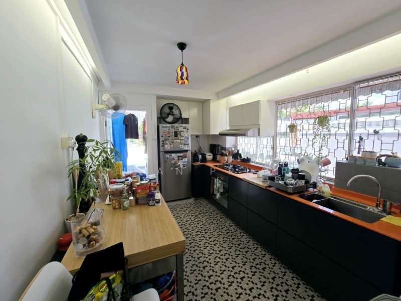 Rare 3 Bed Tiong Bahru, Tiong Poh, Tiong Bahru Road, 3 Bedrooms, 965 sqft, Walk-up Apartment For Rent, by Susan Prior, 500167773 - Kitchen - PropertyGuru.com.sg