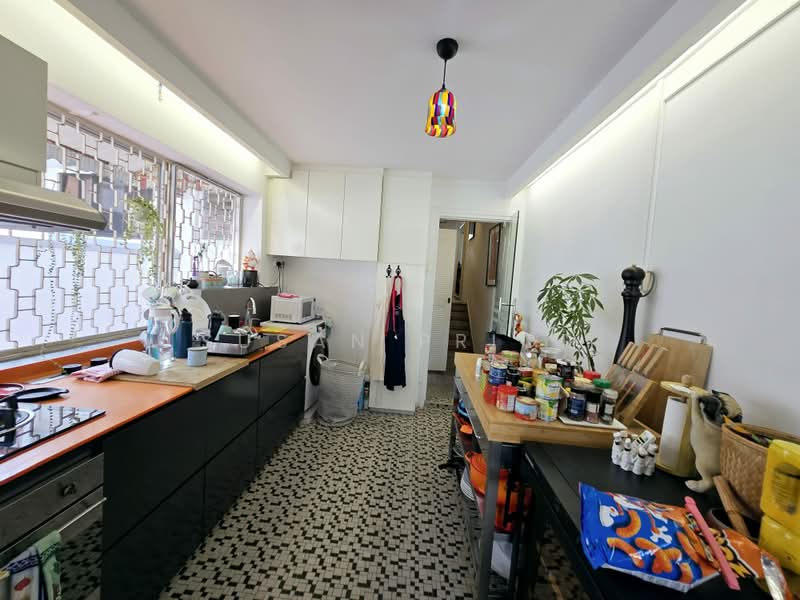 Rare 3 Bed Tiong Bahru, Tiong Poh, Tiong Bahru Road, 3 Bedrooms, 965 sqft, Walk-up Apartment For Rent, by Susan Prior, 500167773 - Kitchen - PropertyGuru.com.sg