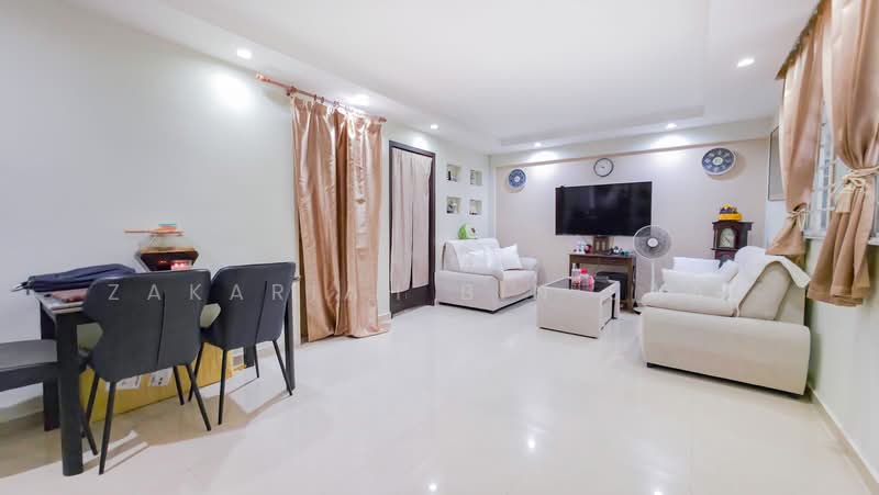 616 Hougang Avenue 8, 616 Hougang Avenue 8, 3 Bedrooms, 990 sqft, HDB Flat For Sale, by Zakariah Bin Saat, 500167775 - Living Room - PropertyGuru.com.sg