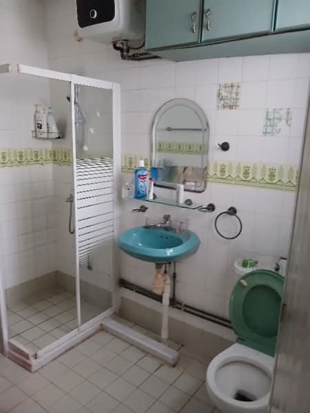 94C Bedok North Avenue 4, 94C Bedok North Avenue 4, 3 Bedrooms, 1,539 sqft, HDB Flat For Sale, by Kensy ., 500167785 - Bathroom - PropertyGuru.com.sg